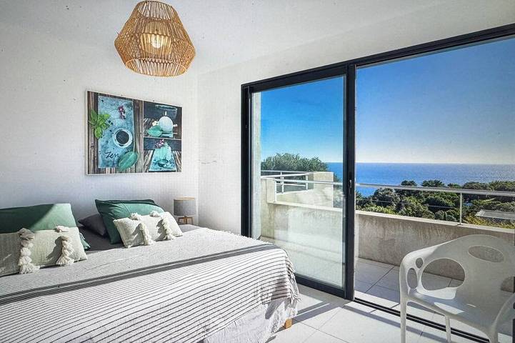 Stunning 330 M2 Villa—Heated Pool—Ocean And Mountain Views—Sleeps 24 in Frankreich
