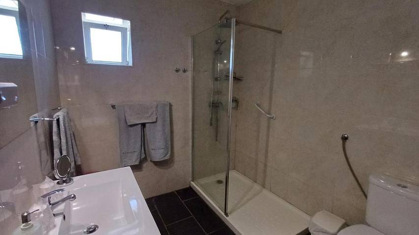 Gîte pour 6 personnes, avec jardin et vue sur le lac ainsi que vue et piscine à Évora - 2