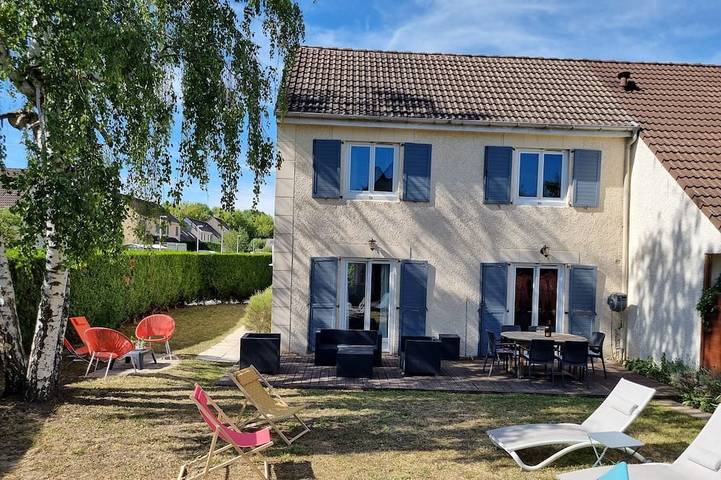 Maison de vacances pour 10 personnes, avec Jardin à Villepinte