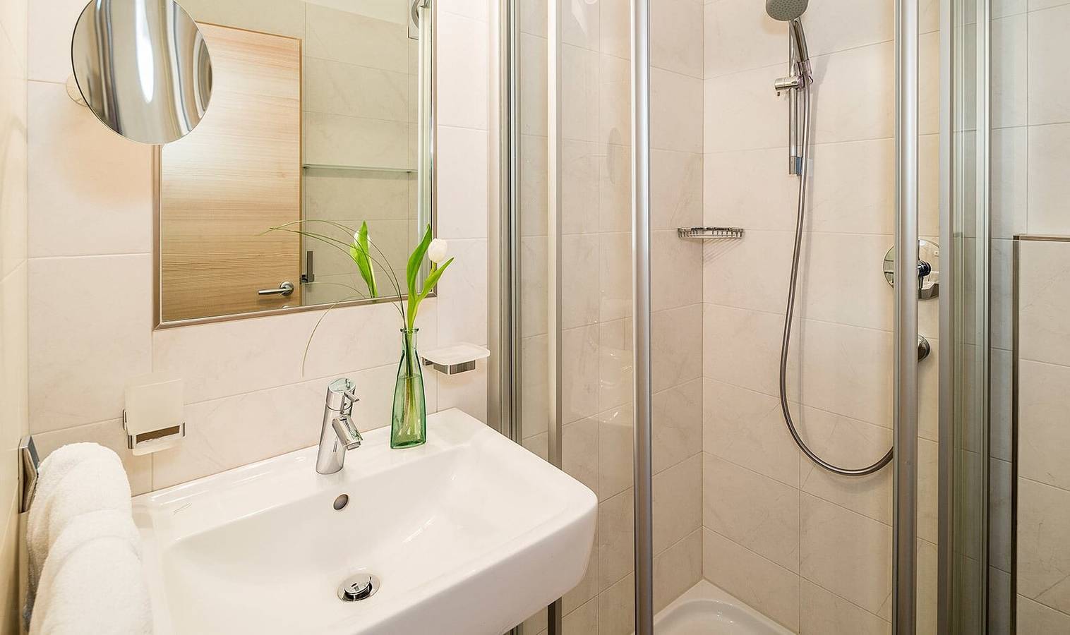 Ganze Wohnung, Ferienwohnung 'Rasnerhof Ferienwohnung Meran' mit Bergblick, Balkon & Wlan in Oberplars, Algund
