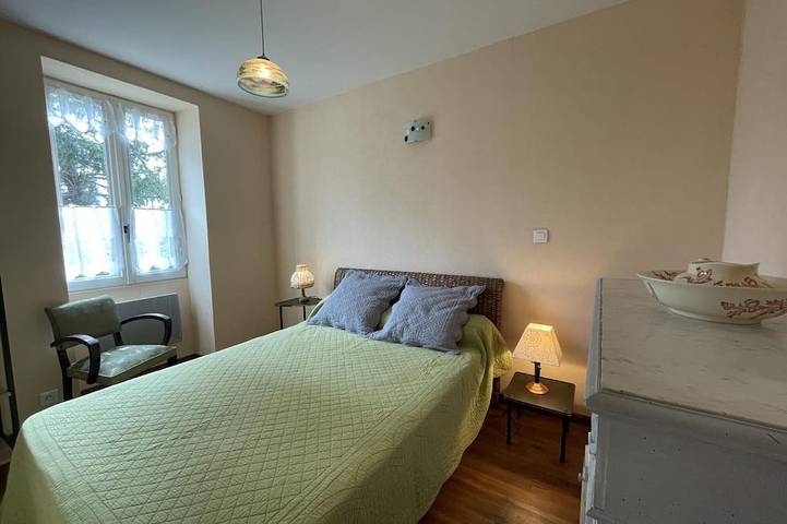 Gîte pour 4 personnes, avec jardin dans Ébreuil - 3