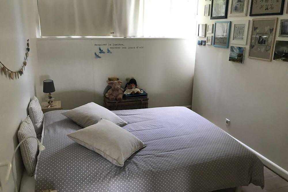 Appartement entier, Très Belle Vue Du Port , De La Mer Depuis L’Appartement Très Clair et Du Balcon. in Binic, Côte de Goëlo