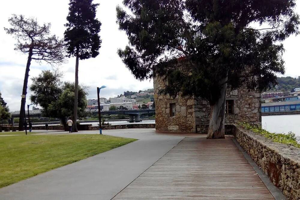 Entire apartment, 1 bedroom apt - 1 bed | Rueiro 17 - Low A in Oleiros (Espanha), Galician Coast