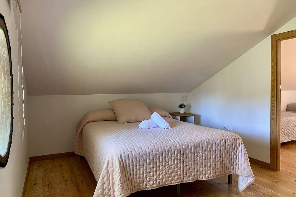 Cozy, private oceanfront cottage with pool just steps to the beach! in Cariño, Galician Coast