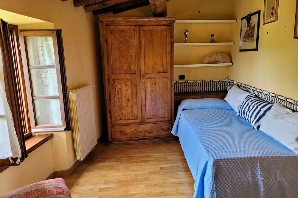 Geheel appartement, Romantic apartment located in a hamlet in the Sienese countryside in Monticiano, Provincie Siena