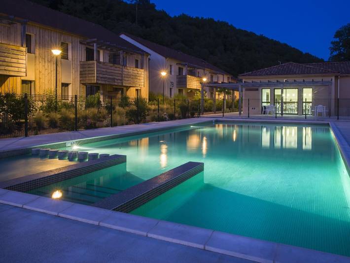 Gîte pour 6 personnes, avec balcon/terrasse et piscine, adapté aux familles à Les Eyzies-de-Tayac-Sireuil - 2