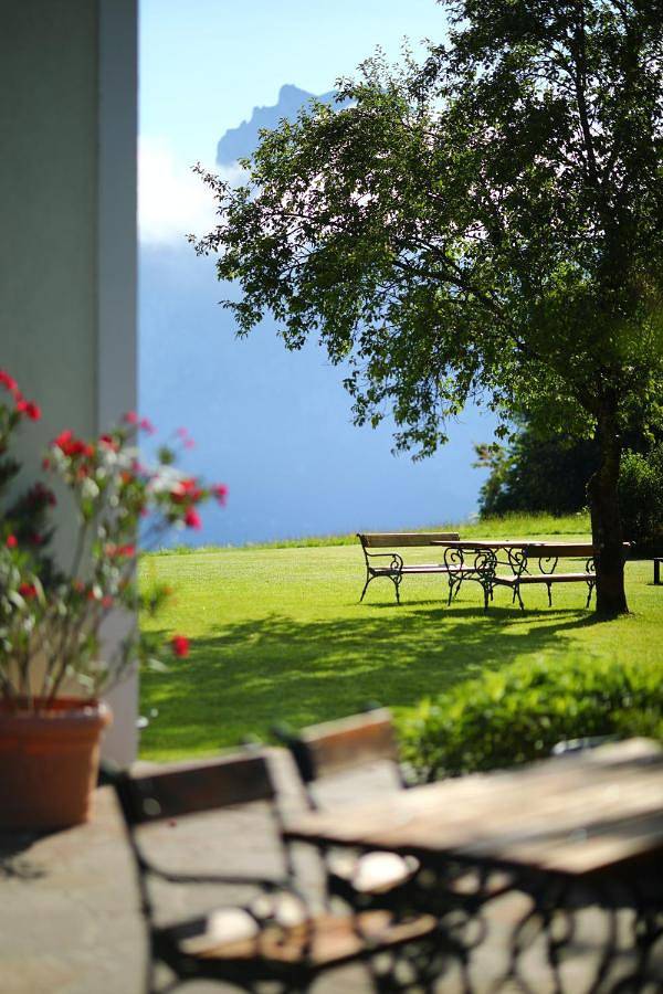 Vakantiewoning voor 6 personen, with Balkon and Terras as well as Tuin and Uitzicht op het meer aan de Traunsee
