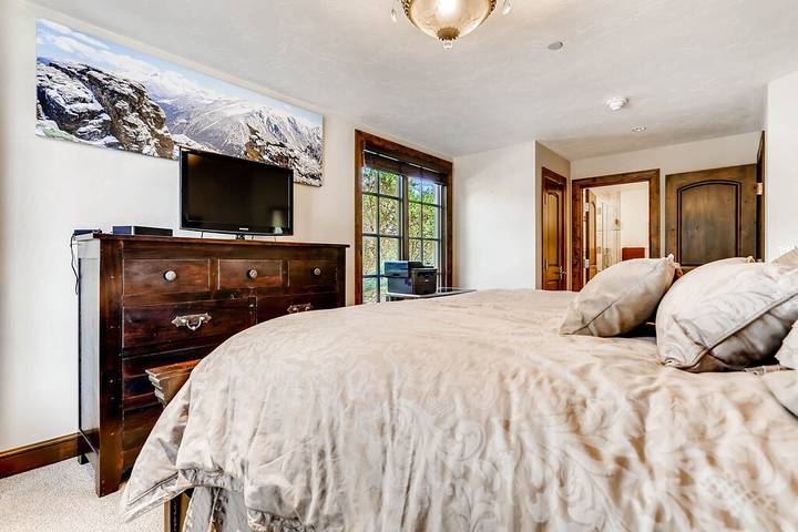 Vacation rental for 6 people, with hot tub and pool in Avon