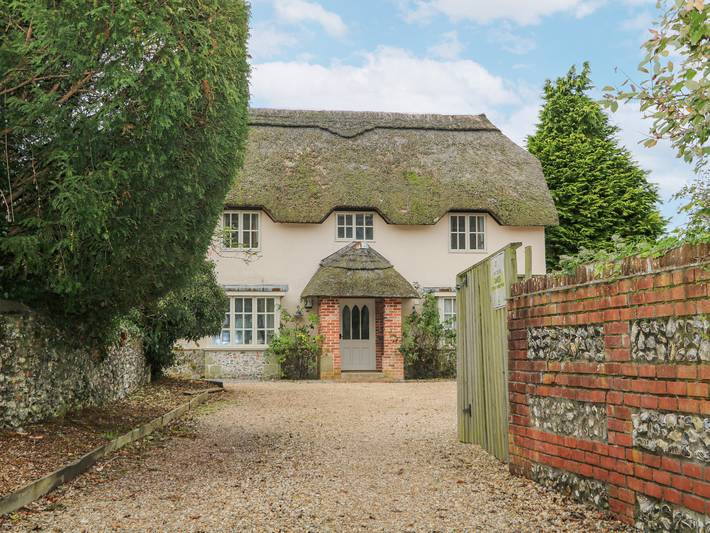 Cottage for 16 people, with garden in Dorset