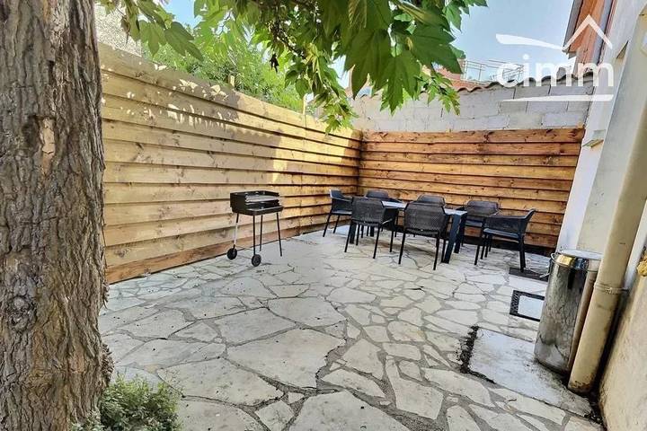 Location de vacances pour 8 personnes, avec terrasse dans Plage du Casino - 2