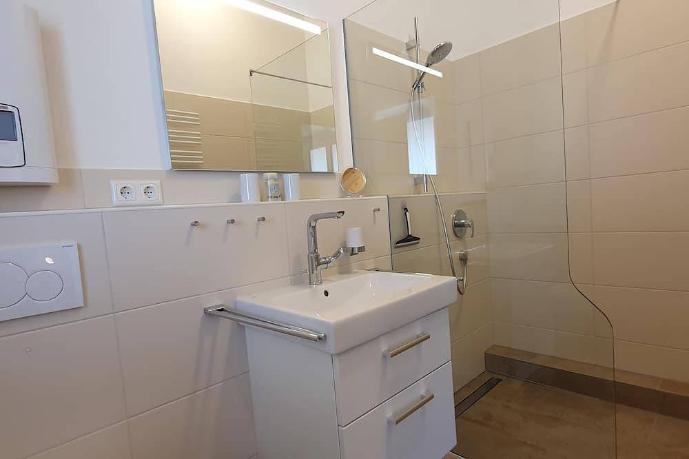 Ganze Wohnung, Ferienwohnung Hochplatte, 1. Stock, für bis zu 4 Pers., 48 qm in Grabenstätt, Chiemsee