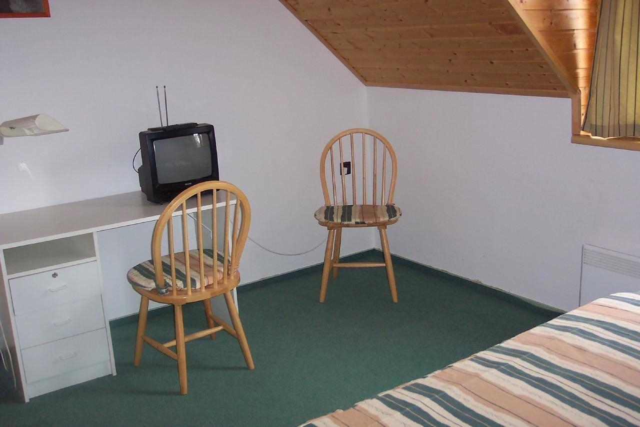 Ganze Ferienwohnung, Appartement B in Strandnähe mit Terrasse und Grill in Balatonföldvar, Plattensee Südufer