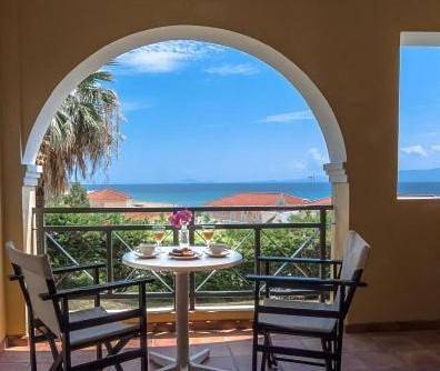Appart’hôtel pour 2 personnes, avec Balcon et Terrasse ainsi que Jardin et Vue