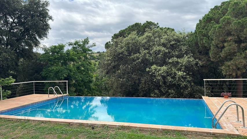 Casa de vacaciones para 16 personas, con vistas y terraza además de jardín y piscina, Se admiten mascotas en Valles Oriental - 2