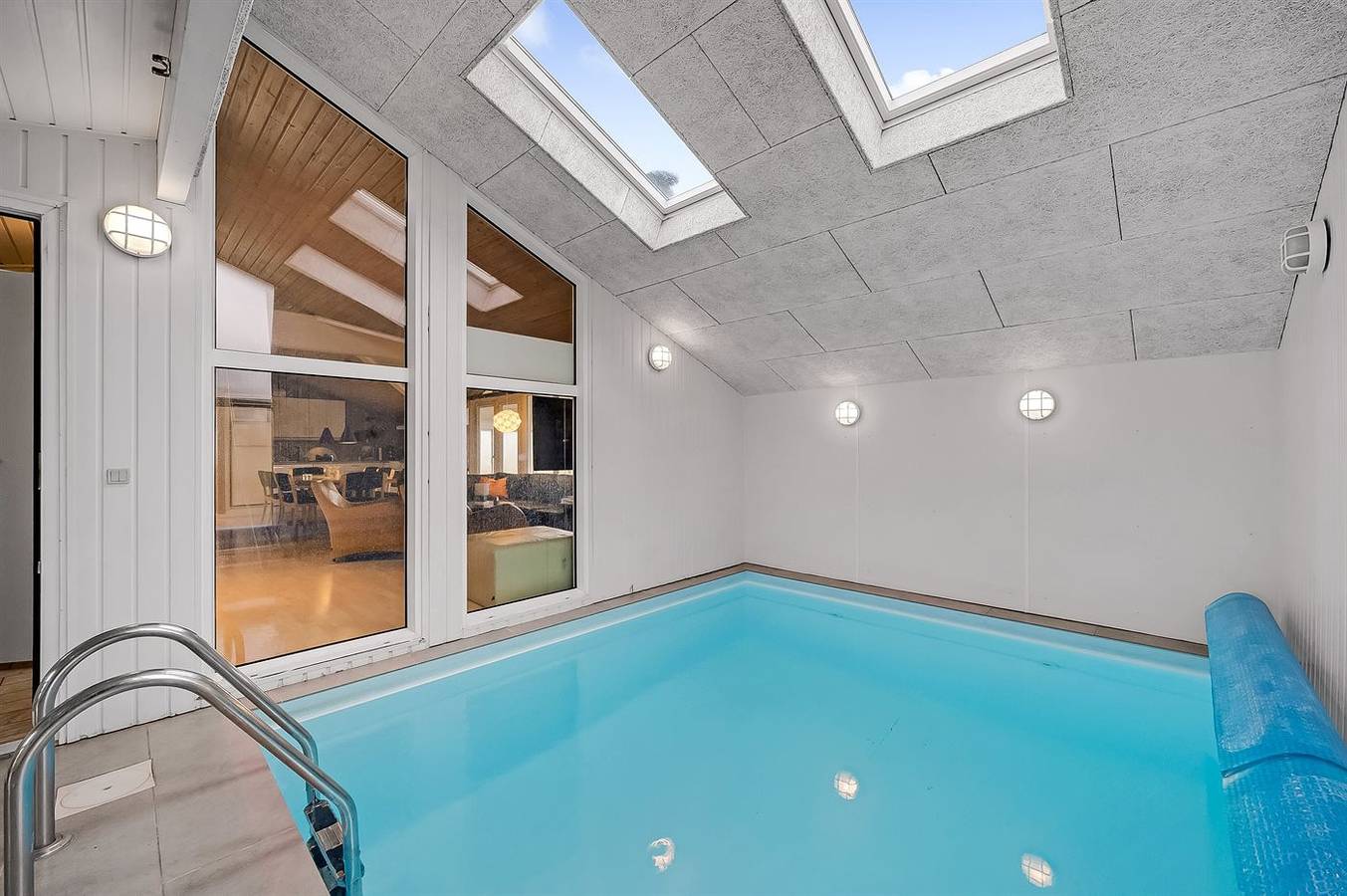 Awesome home in Hvide Sande w/ 4 Bedrooms, Indoor swimming pool and Sauna in Hvide Sande, Holmsland Klit