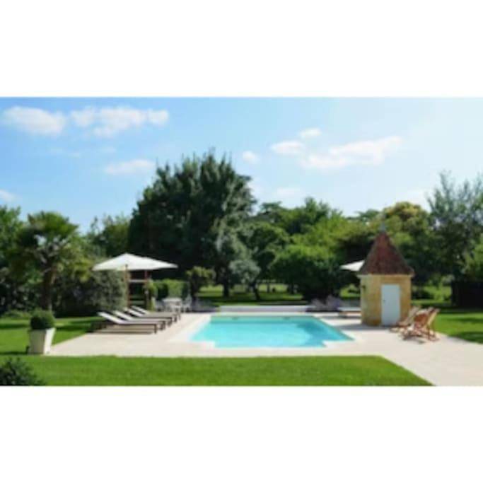 Location de vacances pour 10 personnes, avec jardin et piscine à Mouliets-et-Villemartin - 2