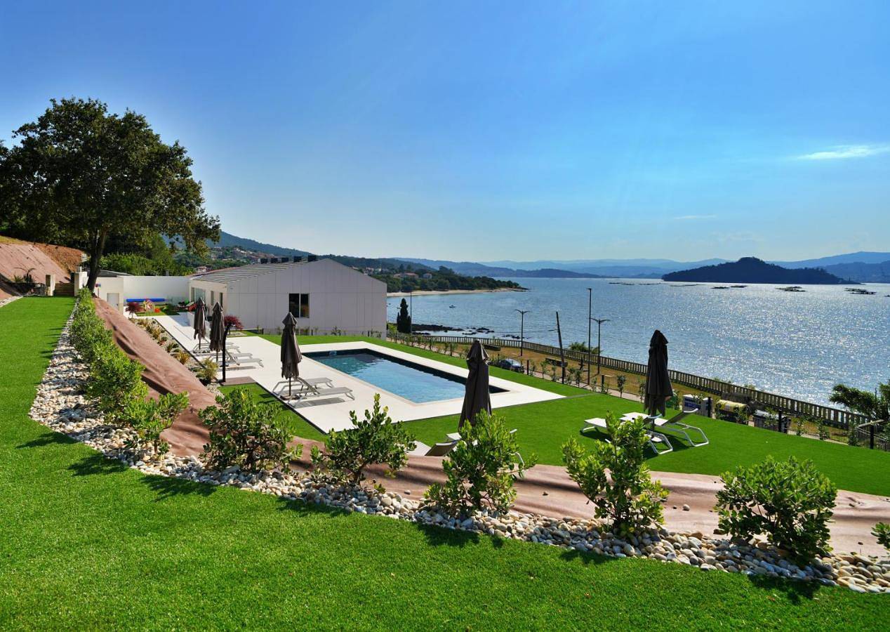 Galihost - Rd Hotel Apartamento con piscina climatizada in Praia de Laño (Poio), Poyo