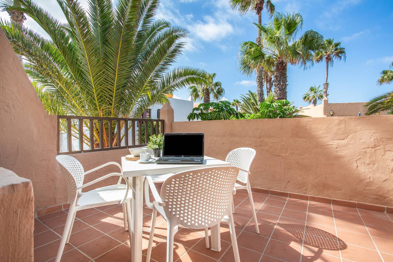 Apartamento entero, Vacaciones 'Oasis Duna_ Casa Elena' con Piscina Compartida, Balcón y Wi-Fi in Corralejo, La Oliva