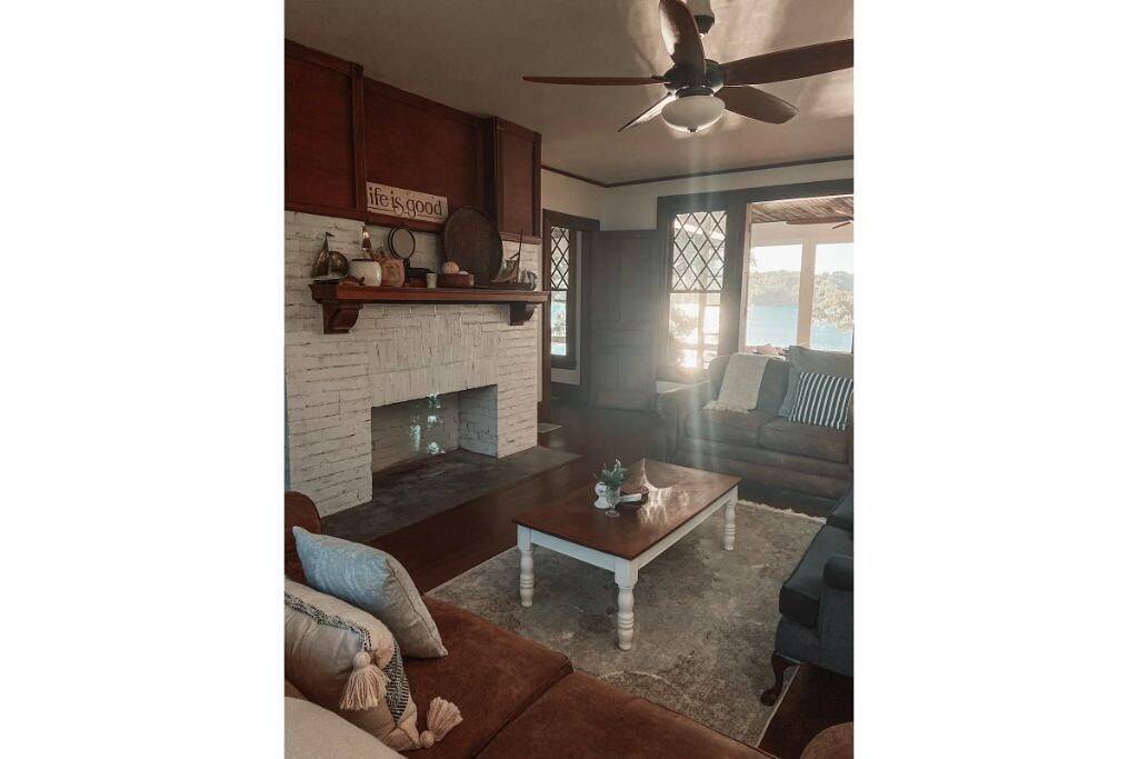 The ultimate cottage core experience in a serene lake country setting overlooking Silver Lake - minutes from Letchworth State Park and downtown Perry, Ny in Wyoming County