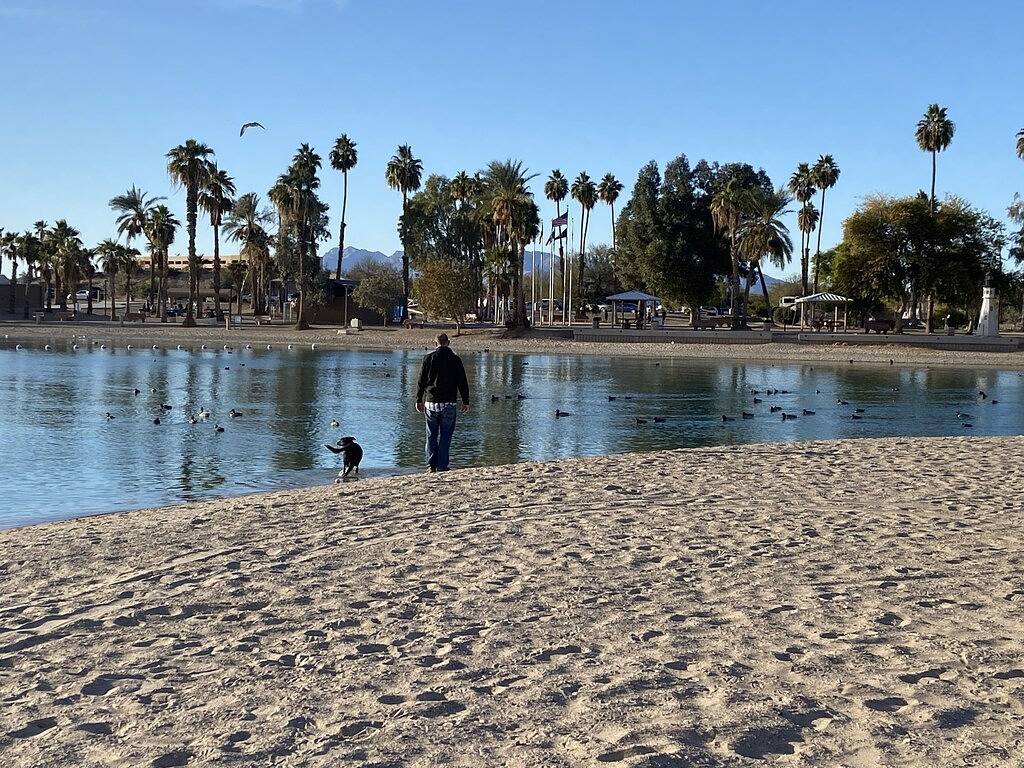 Lake life getaway w/ massage chair, pet friendly, & amazing sunset view in Lake Havasu City, Mohave County