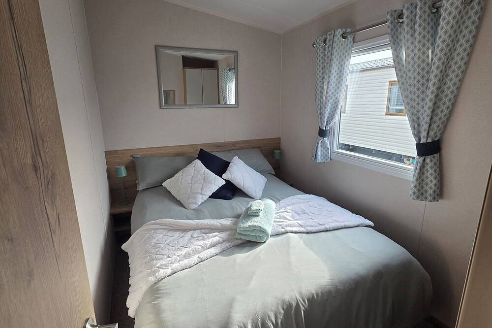 Pines 15, family friendly, country holiday cottage in Porthcawl in Porthcawl, Bridgend region