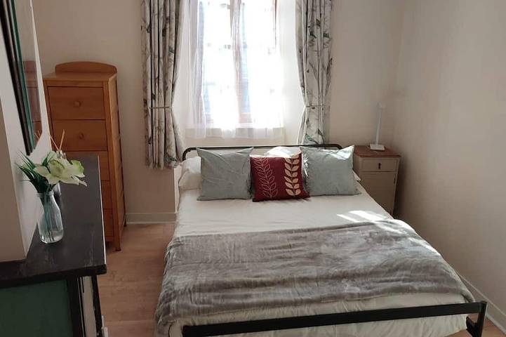 Gîte pour 4 personnes, avec terrasse à Châlus - 2