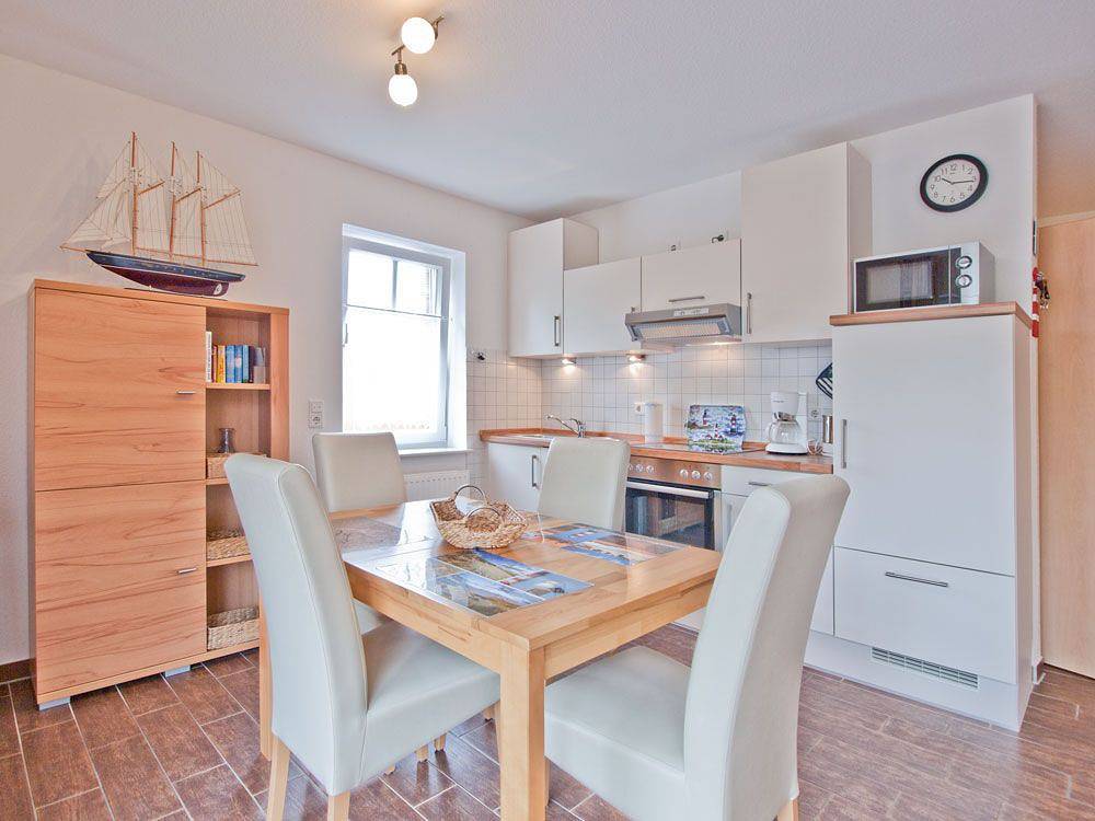 Ganze Wohnung, Komfortable Ferienwohnung mit Terrasse und moderner Ausstattung in Norddeich in Strand Norddeich, Norddeich