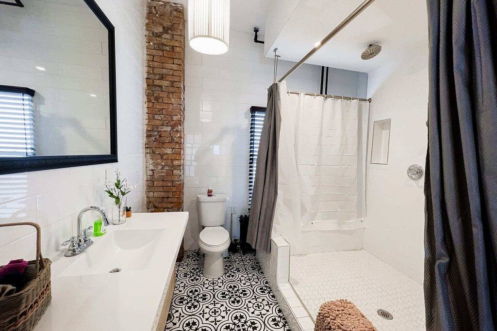 Staneks Pub- 8Br 2.5 Bath Close to Niagara Falls in Niagarafälle (New York State), Niagara County