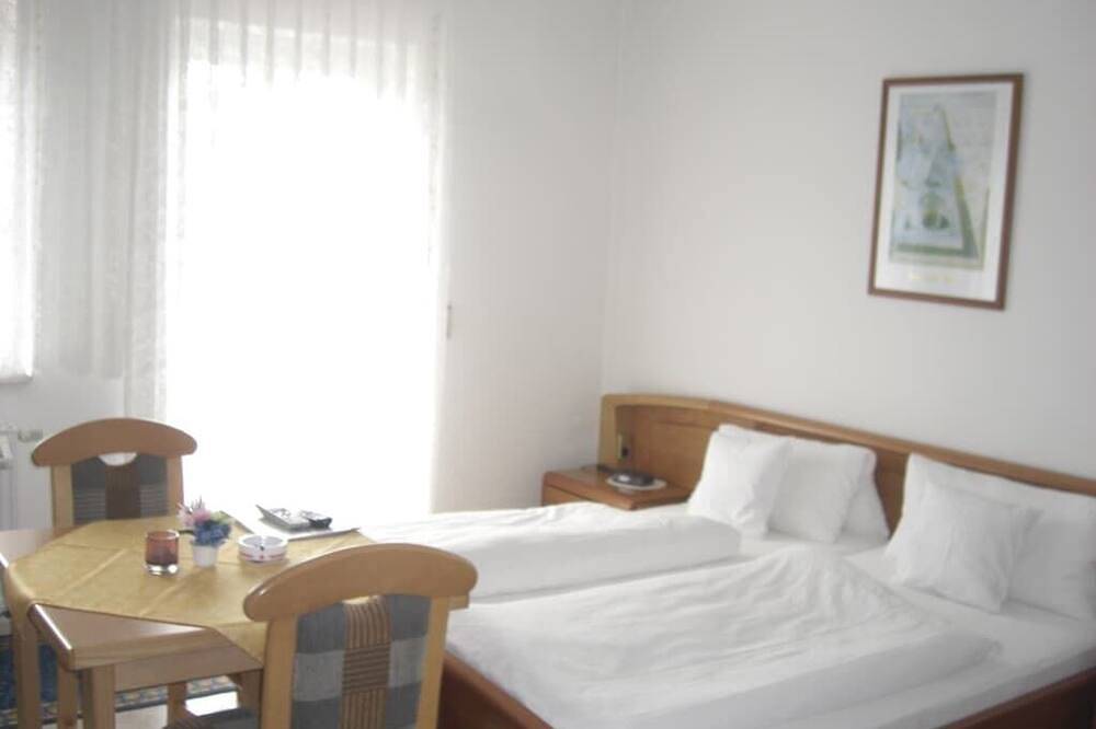 Apartamento inteiro, Apartamento térreo com varanda in Mahring, Baviera Oriental