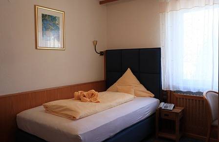 Seehotel & Restaurant Mainaublick - Einzelzimmer Standard mit Wc und Dusche in Unteruhldingen, Uhldingen-Mühlhofen