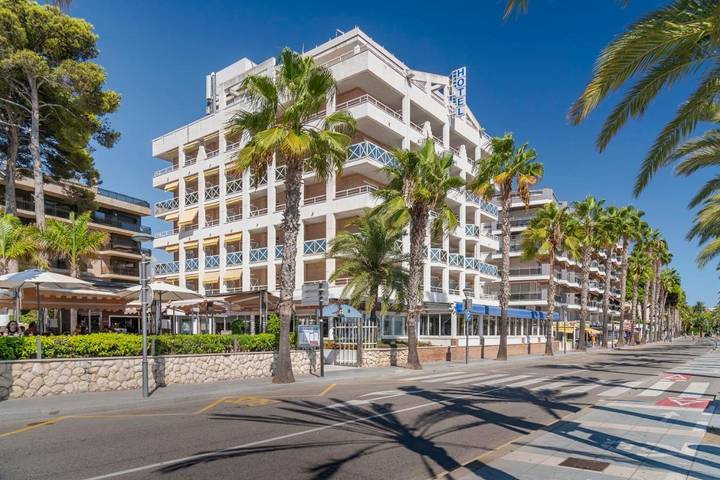Hôtel pour 3 personnes, avec piscine et jardin ainsi que vue et bassin pour enfant