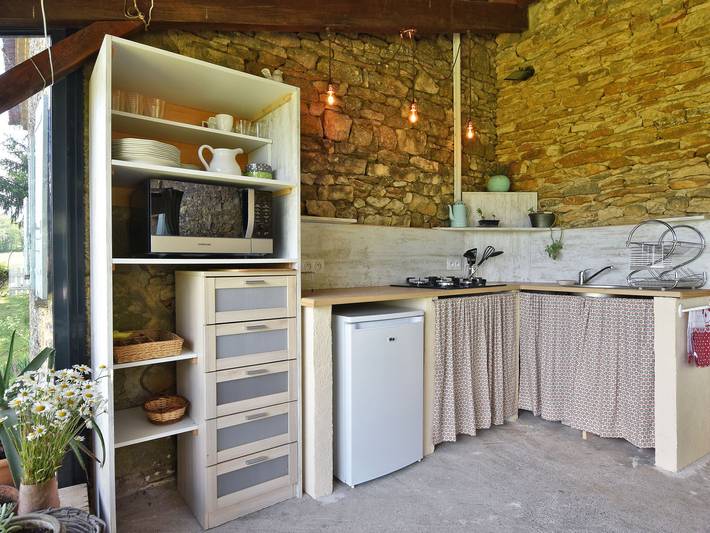 Location de vacances pour 3 personnes, avec jardin ainsi que terrasse et piscine, adapté aux familles à Loubejac - 4