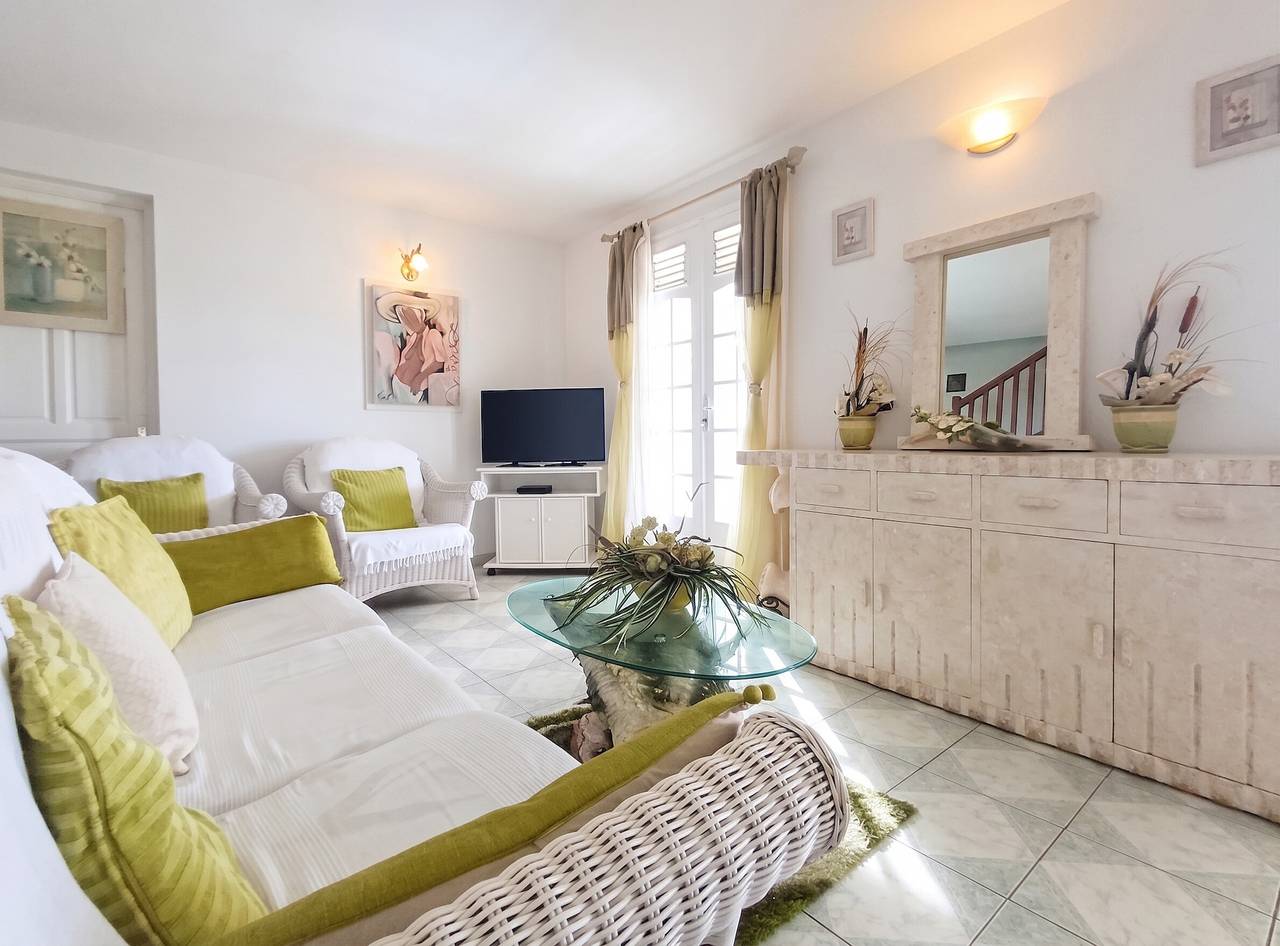 Appartement entier, Location spacieuse à Deshaies avec vue sur la mer et montagne in Deshaies, Guadeloupe