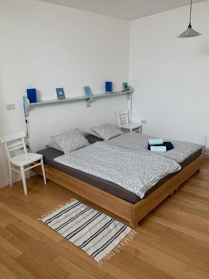 Ganze Wohnung, Apartment with Terrace in Gradsko Kupaliste (Rab town), Rab Stadt