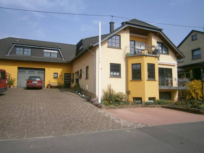 Ferienwohnung für 2 Personen, mit Terrasse und Garten sowie Ausblick in Zeltingen-Rachtig