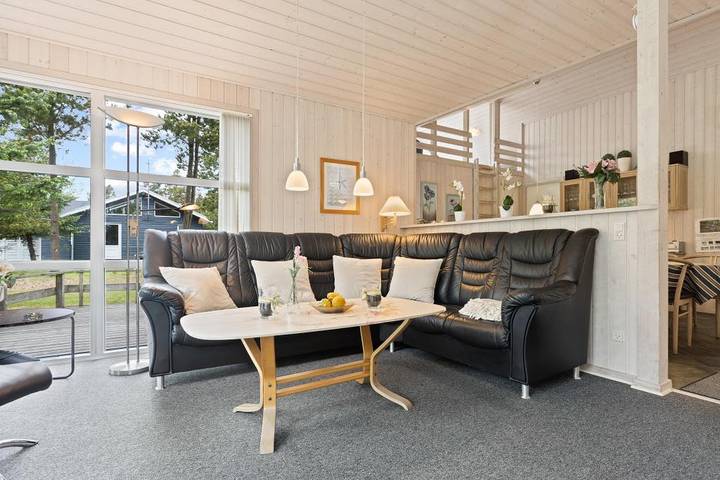 Ferienhaus für 12 Personen, mit Balkon/Terrasse und Whirlpool sowie Terrasse und Garten in Houstrup Strand - 2