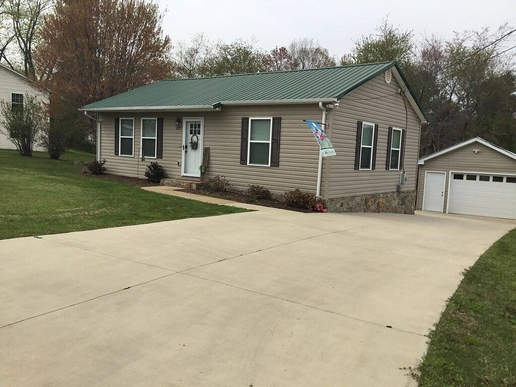 Adorable “Hudson Hideaway Cottage” in Caldwell County