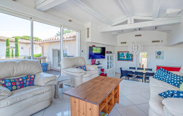 Location de vacances pour 8 personnes, avec jardin ainsi que piscine et terrasse dans Plage Des Elephants - 4