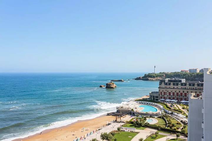 Gîte pour 2 personnes, avec vue ainsi que balcon et piscine dans Office De Tourisme De Biarritz