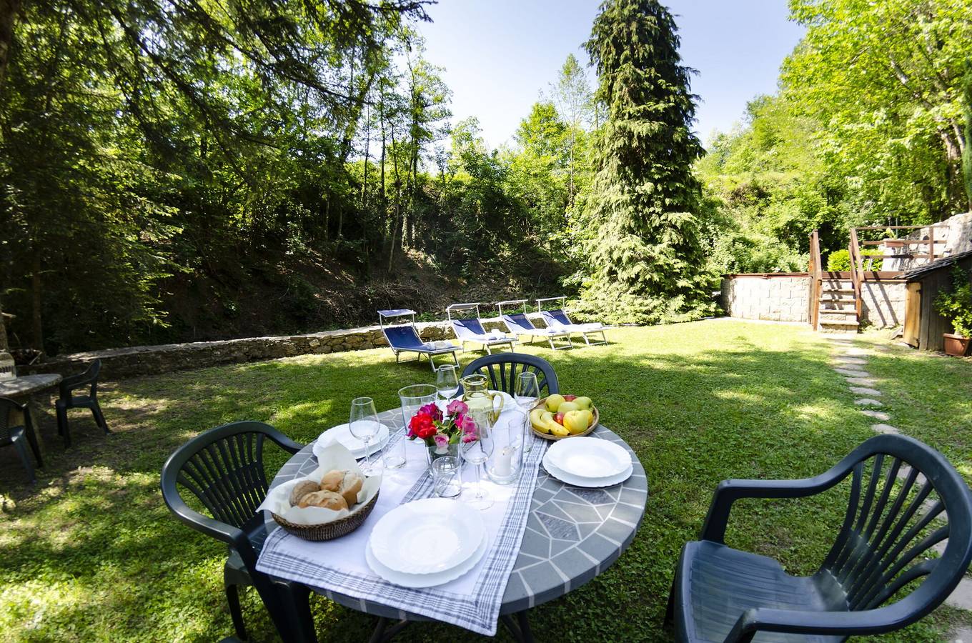 Landhus for 7 personer med hage in Bagni di Lucca, Provinsen Lucca