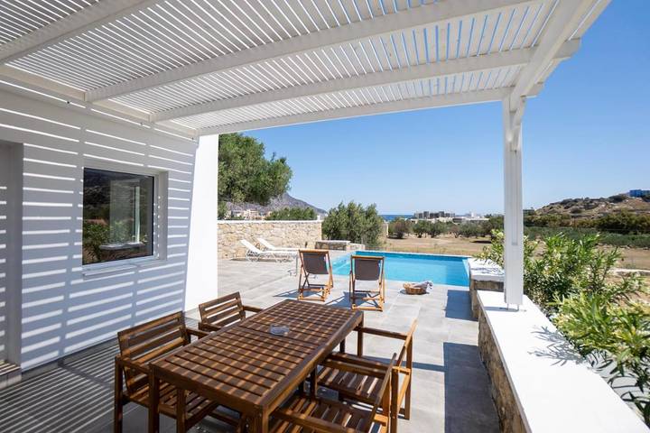 Ferienhaus für 7 Personen, mit Balkon und Terrasse sowie Garten und Pool auf Karpathos