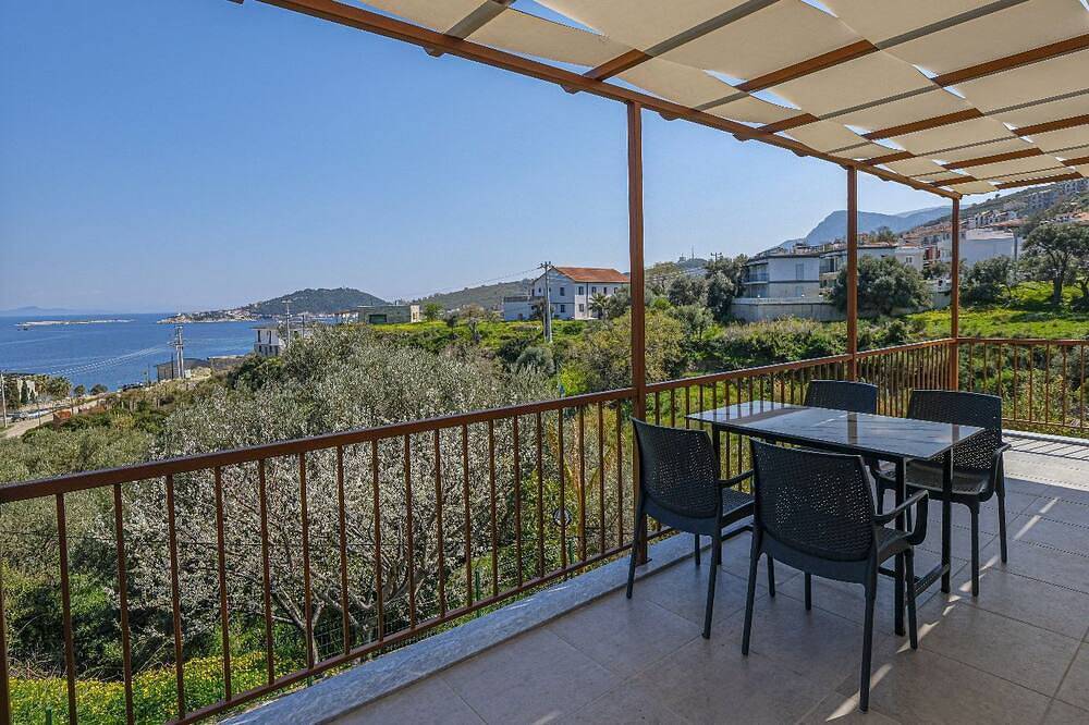 70 m2 apartment located 200 meters from the sea,offering a magnificent view in Provinz Izmir