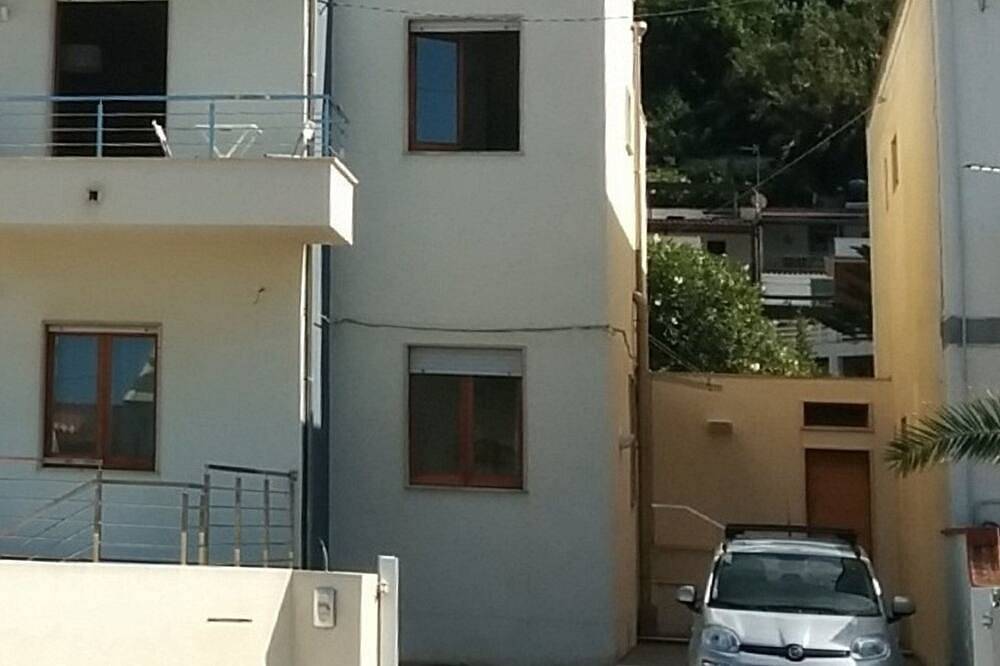 Casa en Sicilia noroeste, enfrente del mar - aire acondicionado, Wi-Fi, aparcami in Alcamo Marina, Alcamo