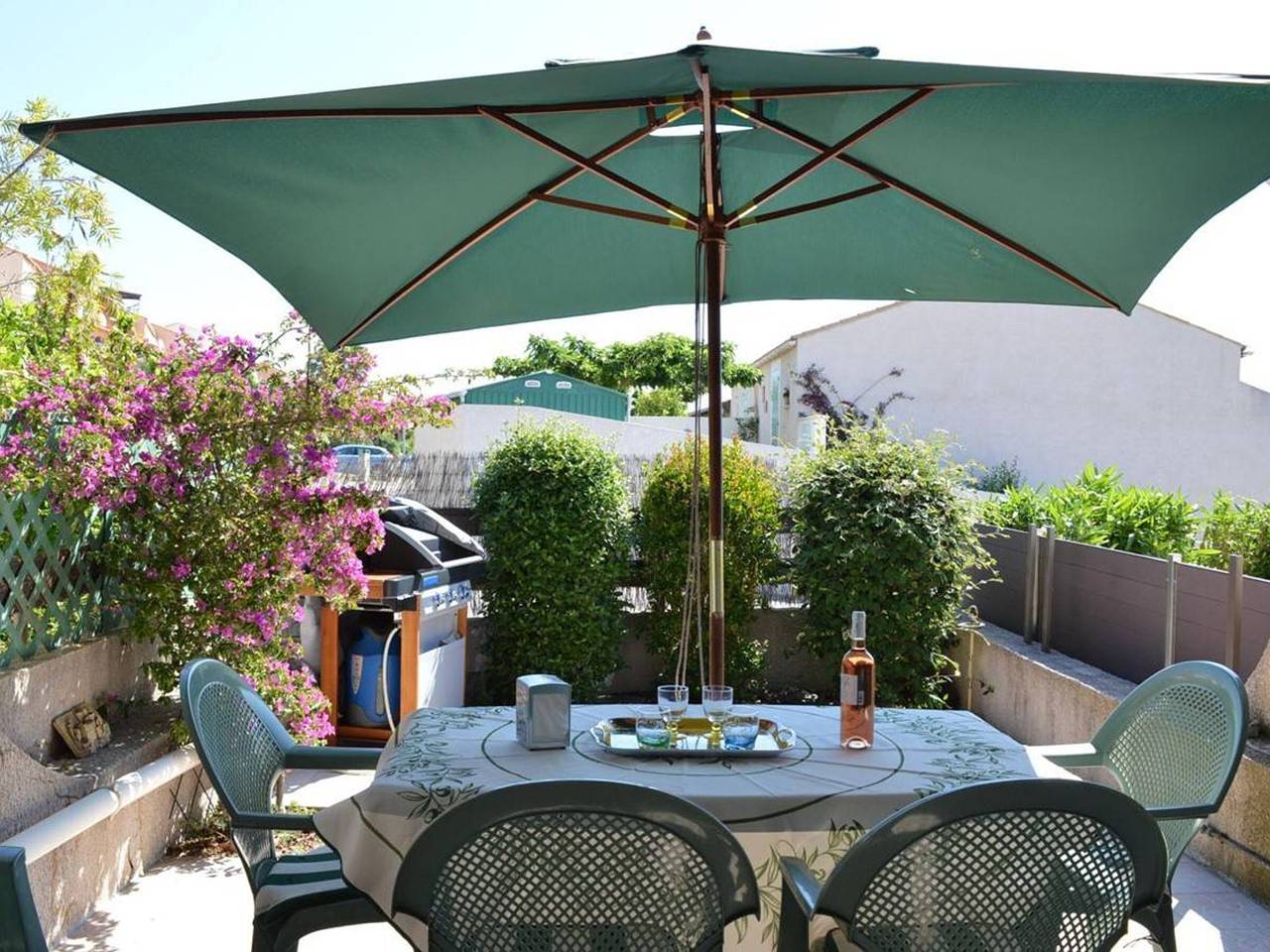 Familienfreundliche Maisonette mit Terrasse, 400m vom Strand, Parkplatz, Klimaanlage in Saint Pierre la Mer, Fleury