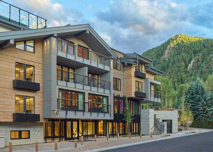 Hotel für 4 Personen, mit Terrasse und Pool sowie Ausblick, mit Haustier in Aspen