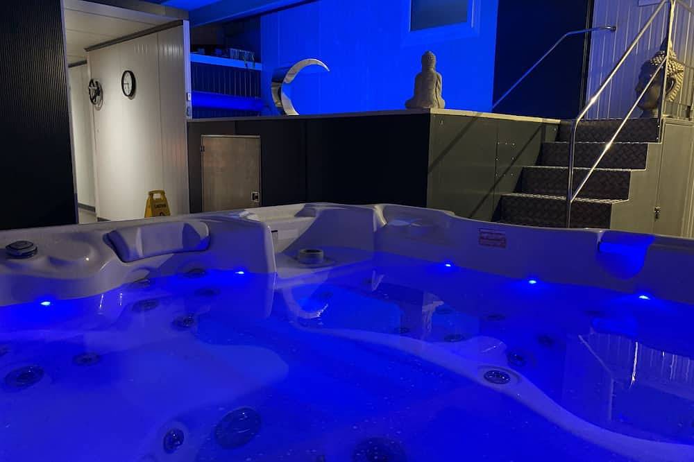 Belle Villa 2h d’espace détente privatisé inclus dans le prix de la nuit in Équilly, Côte de la Déroute