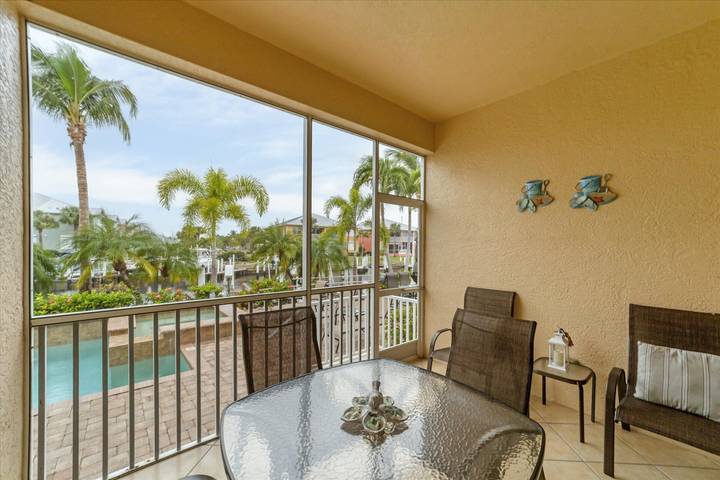 Vacation rental for 6 people, with balcony/terrace and pool, kid friendly in Punta Gorda
