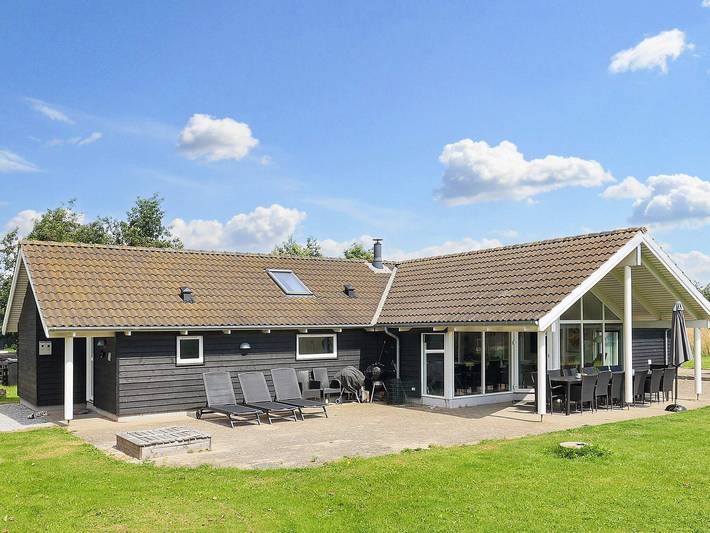 Ferienhaus für 14 Personen, mit Pool und Terrasse, kinderfreundlich auf Falster