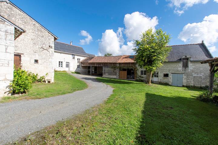 Gîte pour 12 personnes, avec terrasse et jardin, animaux acceptés - 1
