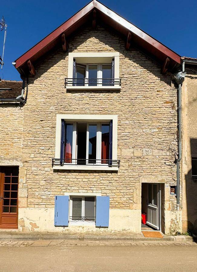 Two-Bedroom House in Noyers, Arrondissement d'Avallon